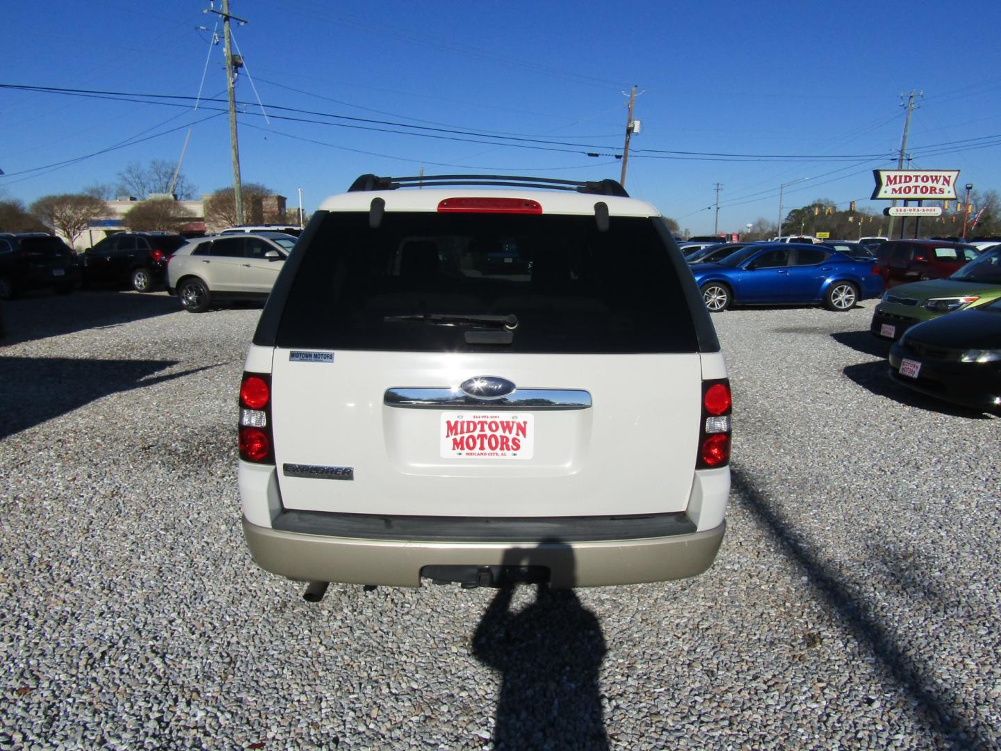 2009 White Ford Explorer Eddie Bauer 4.0L 2WD (1FMEU64E49U) with an 4.0L V6 SOHC 16V engine, Automatic transmission, located at 15016 S Hwy 231, Midland City, AL, 36350, (334) 983-3001, 31.306210, -85.495277 - Photo#6